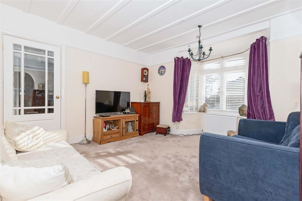 Property photo 3 of 26 Arundel Rd_6.Jpg