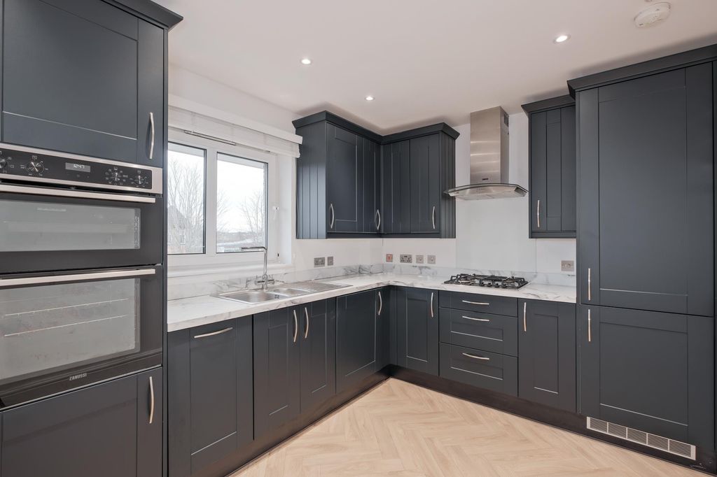 Property photo 2 of 29