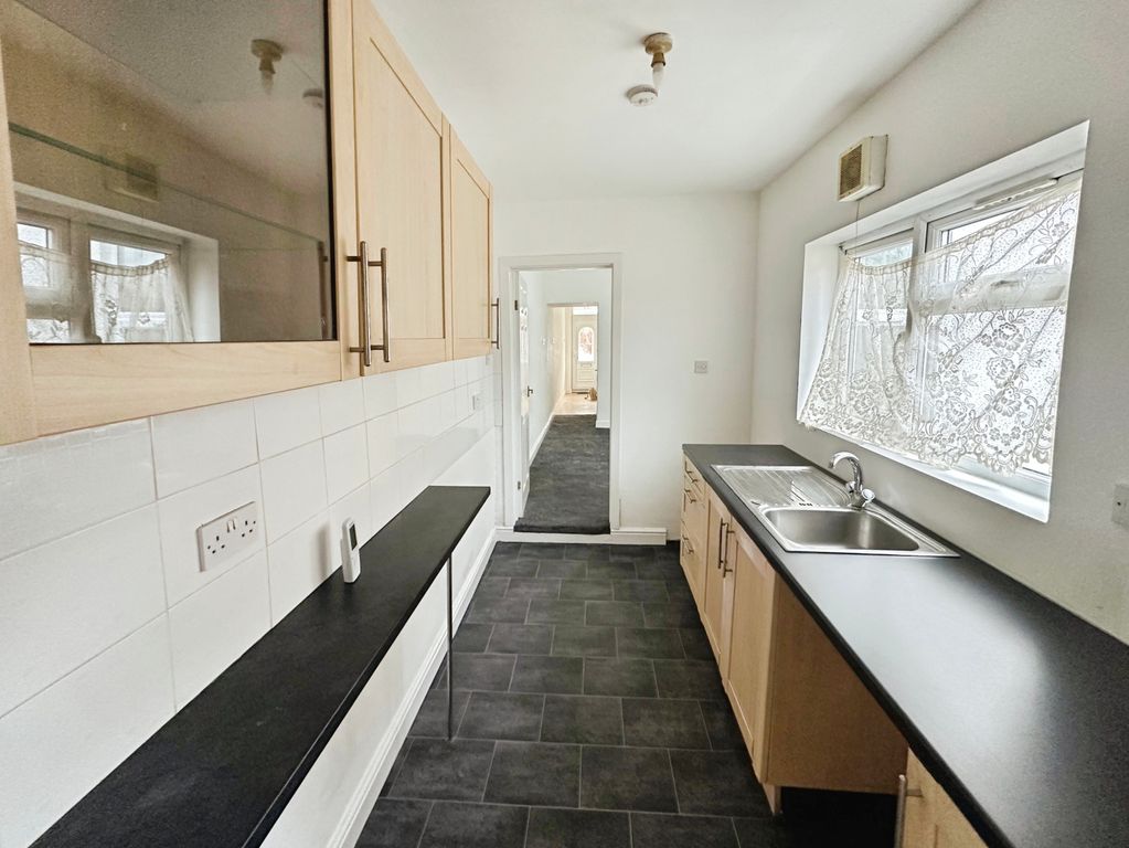 Property photo 2 of 11 Kitchen