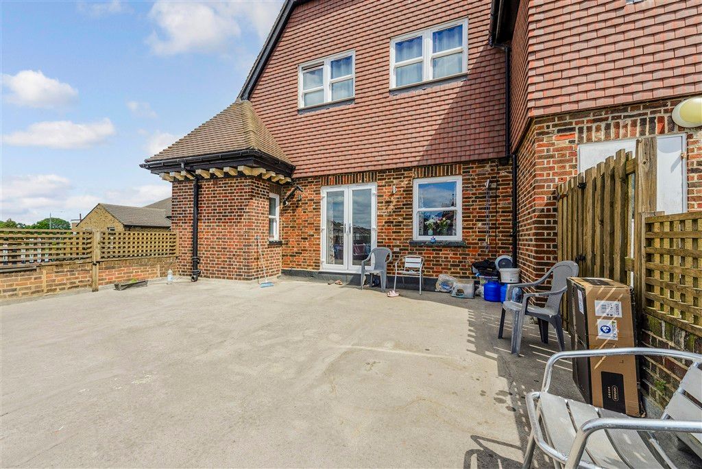 Property photo 1 of 9 Balcony / Terrace