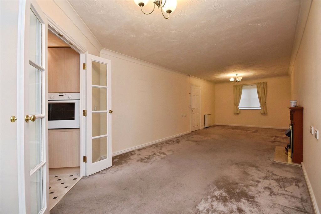 Property photo 2 of 11 Lounge