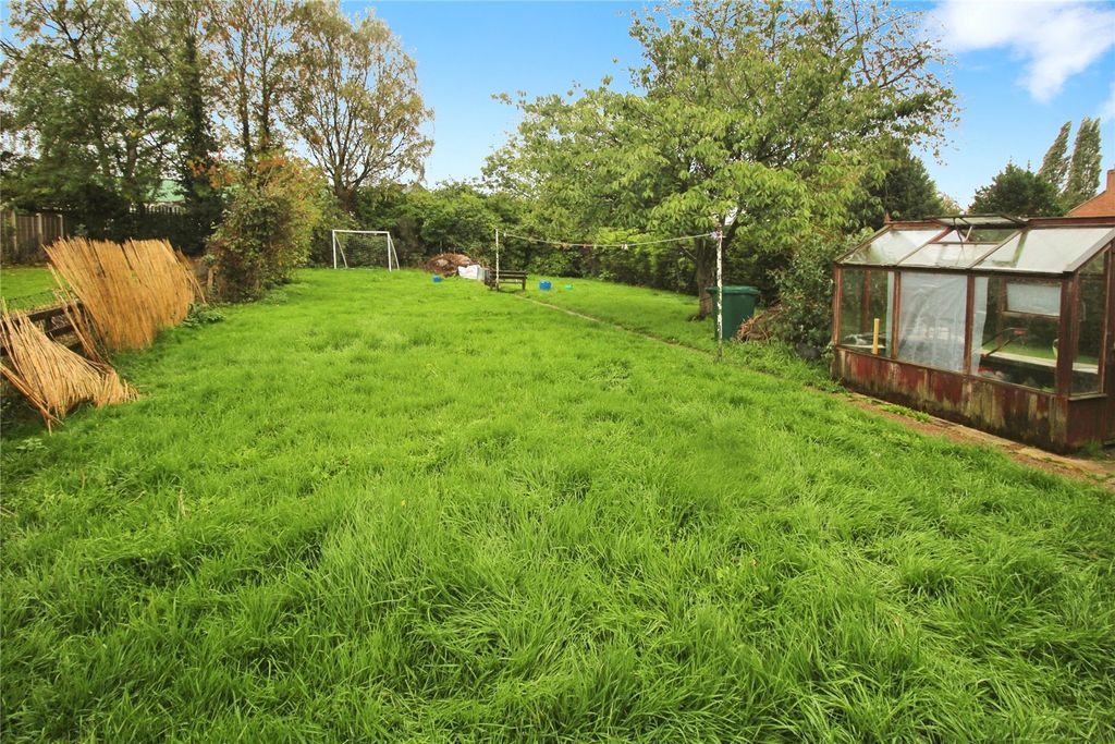 Property photo 3 of 9 Gardens