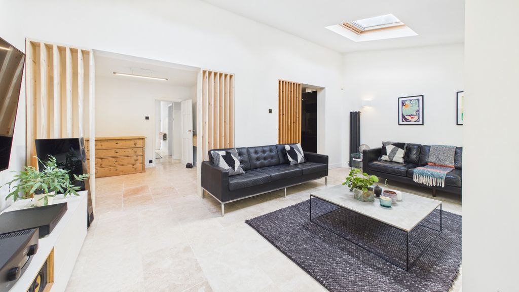 Property photo 3 of 33 4699457