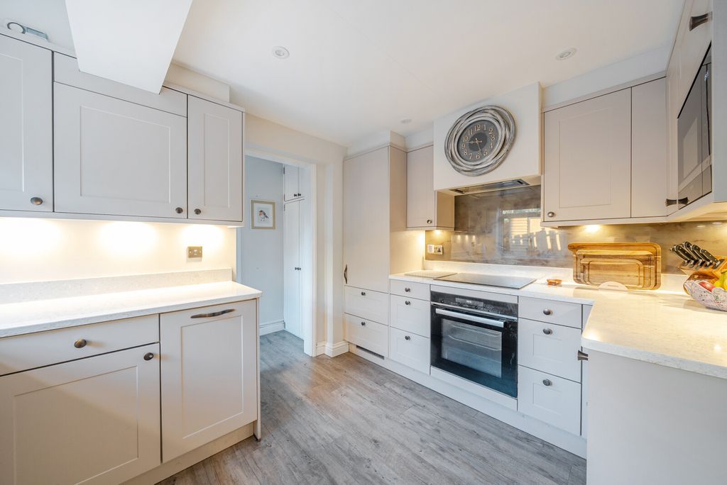 Property photo 2 of 15 1400753-12-69676d...