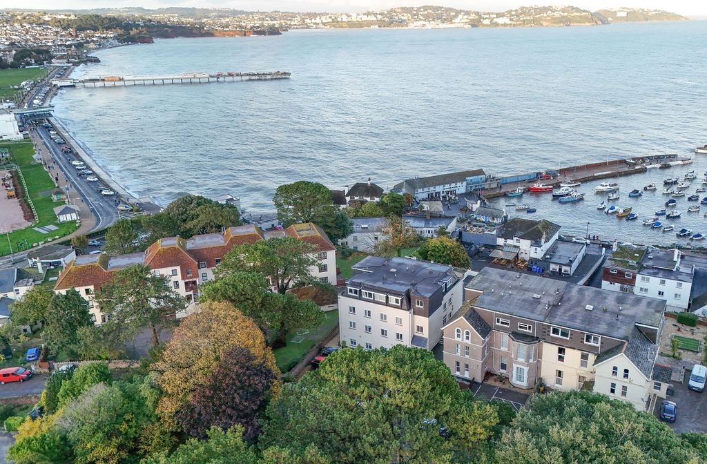 Property photo 2 of 11