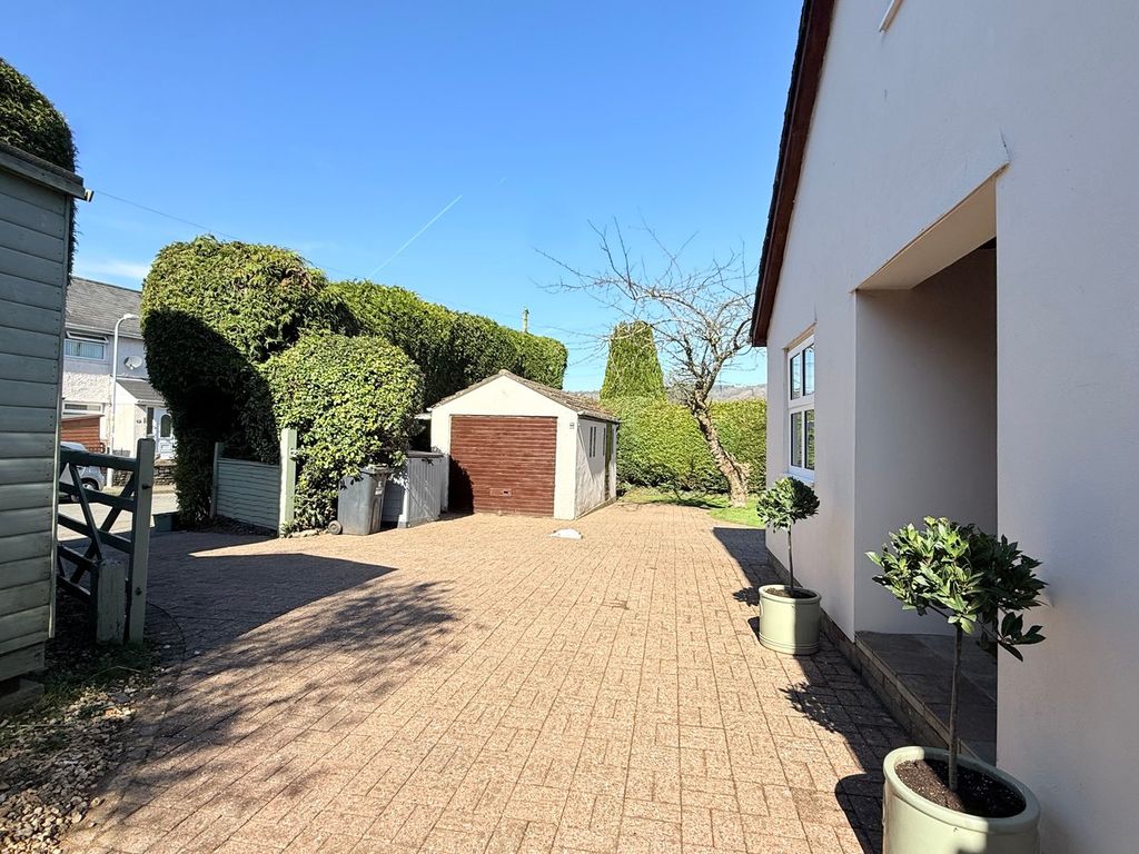 Property photo 2 of 29