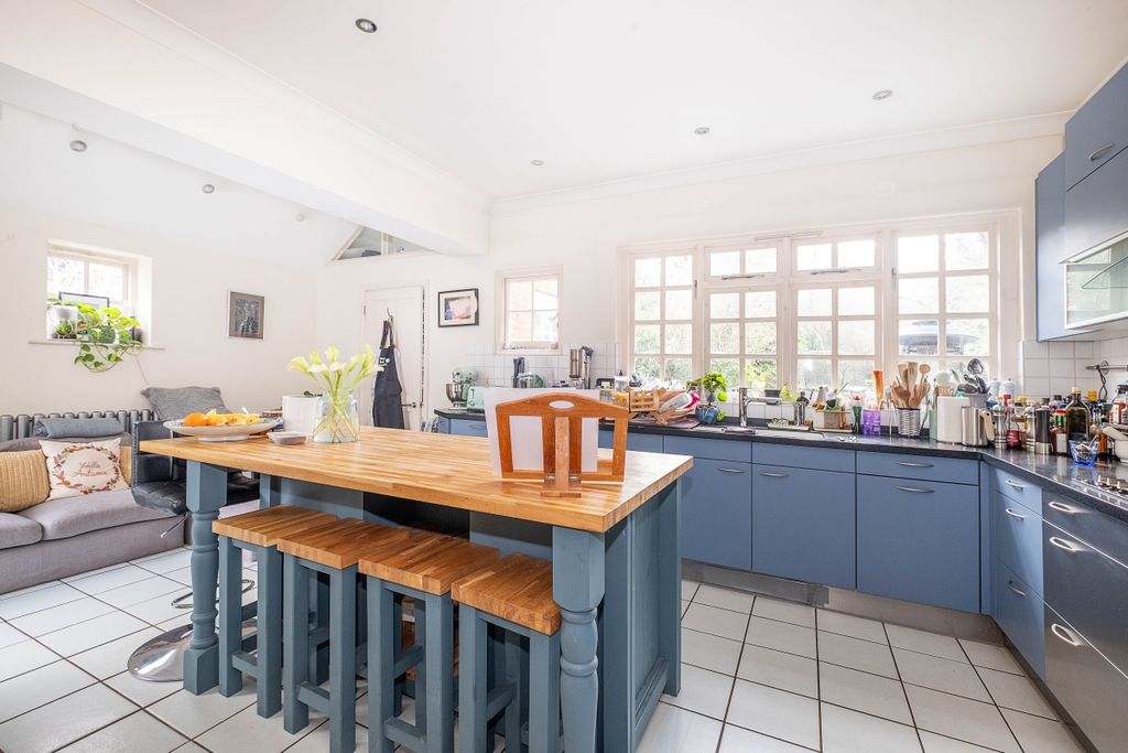 Property photo 3 of 22 10-Walpole-Road-0...