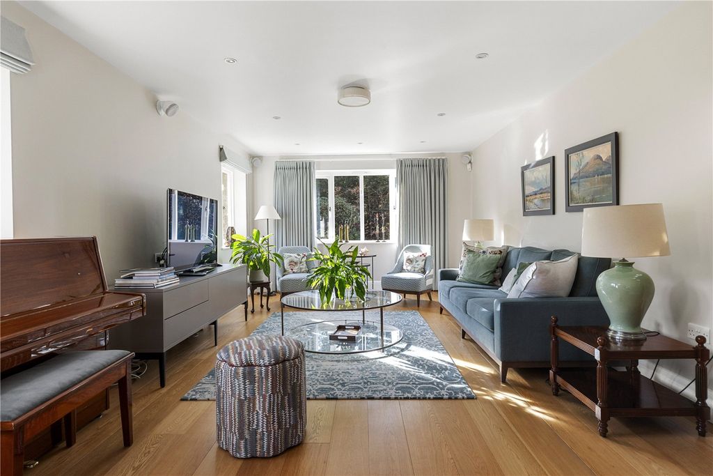 Property photo 2 of 25 Picture No. 23