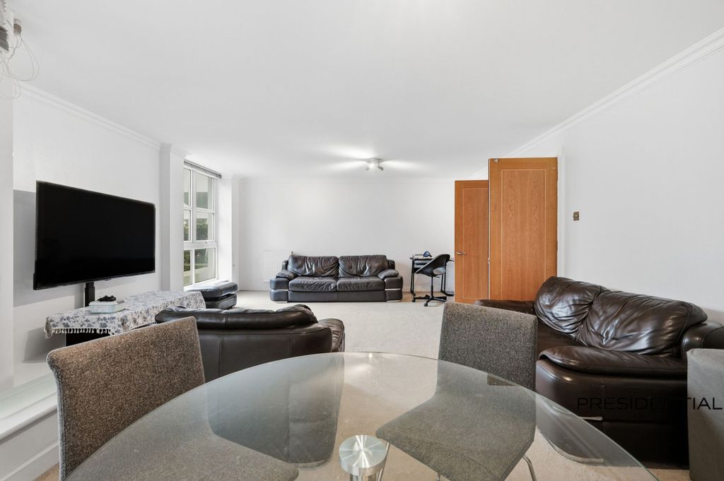 Property photo 2 of 31
