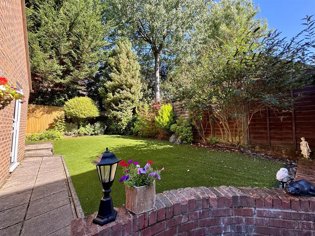 Property photo 2 of 16 Garden.Jpg