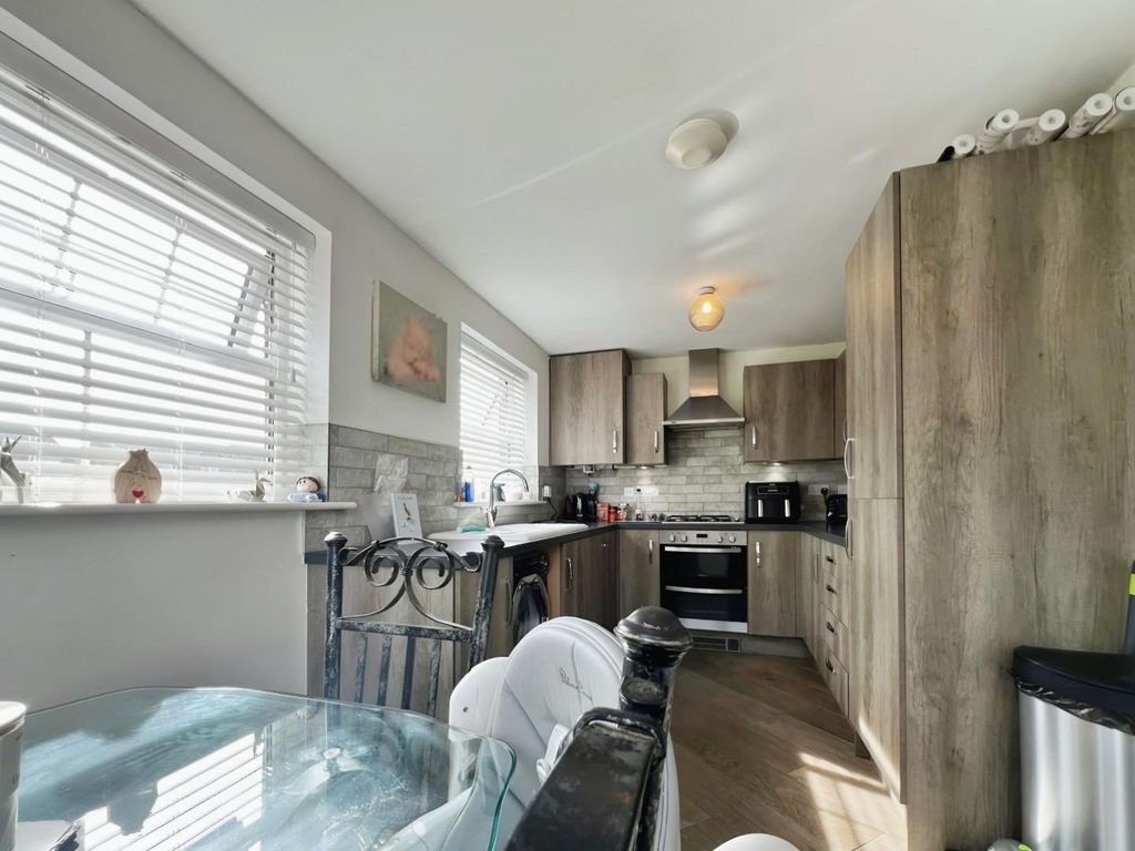 Property photo 3 of 22 920d3Dde-11F56983-281d-474B-Aa96-747B560F4B22.Jpg