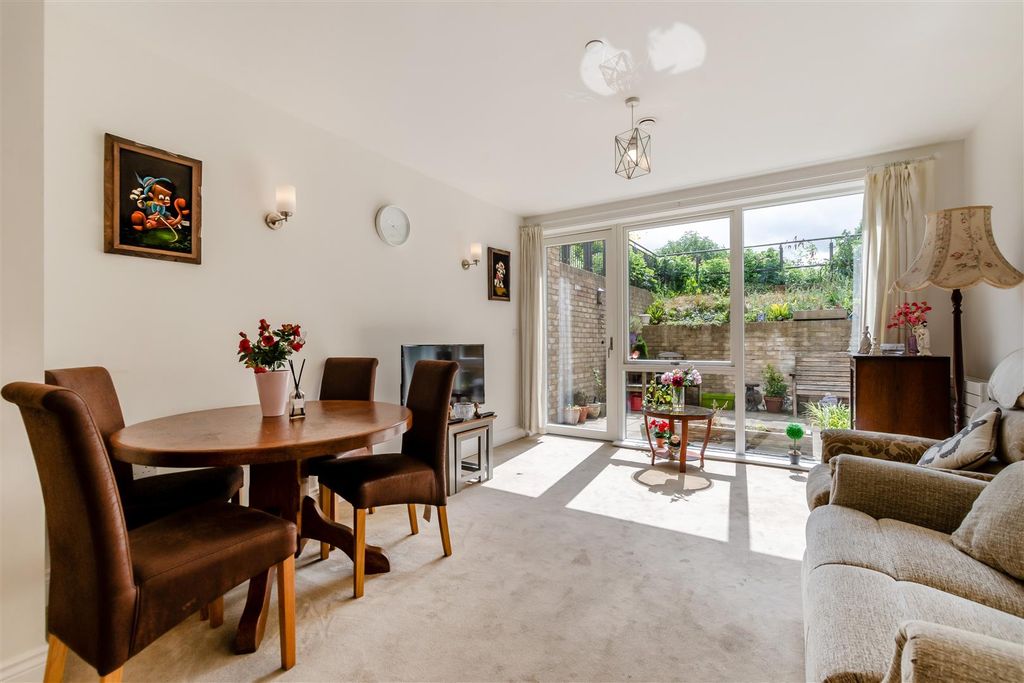 Property photo 3 of 20 8650995-Interior11.Jpg