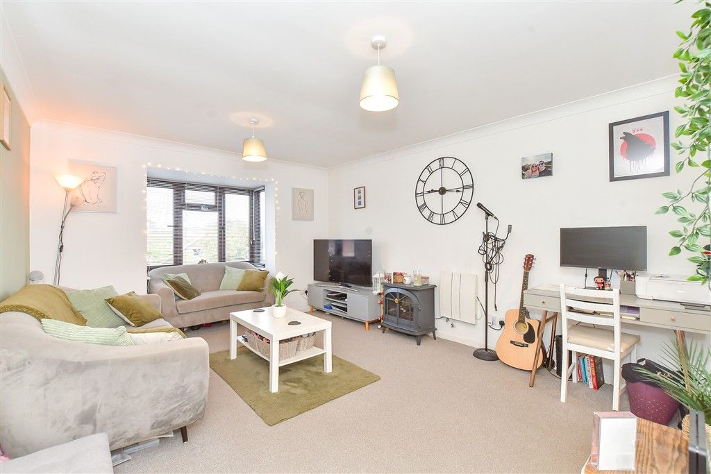 Property photo 1 of 9 Lounge