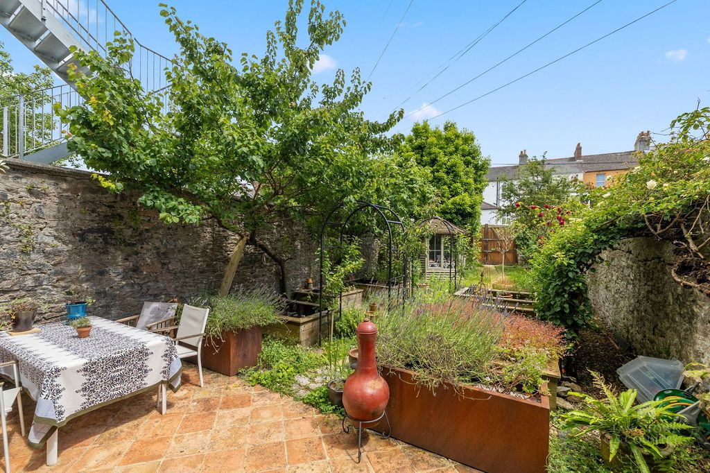 Property photo 2 of 24