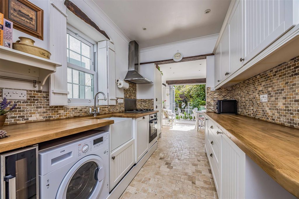 Property photo 3 of 29 1 Netley Place, Southsea-Small-Porticomarketing-So