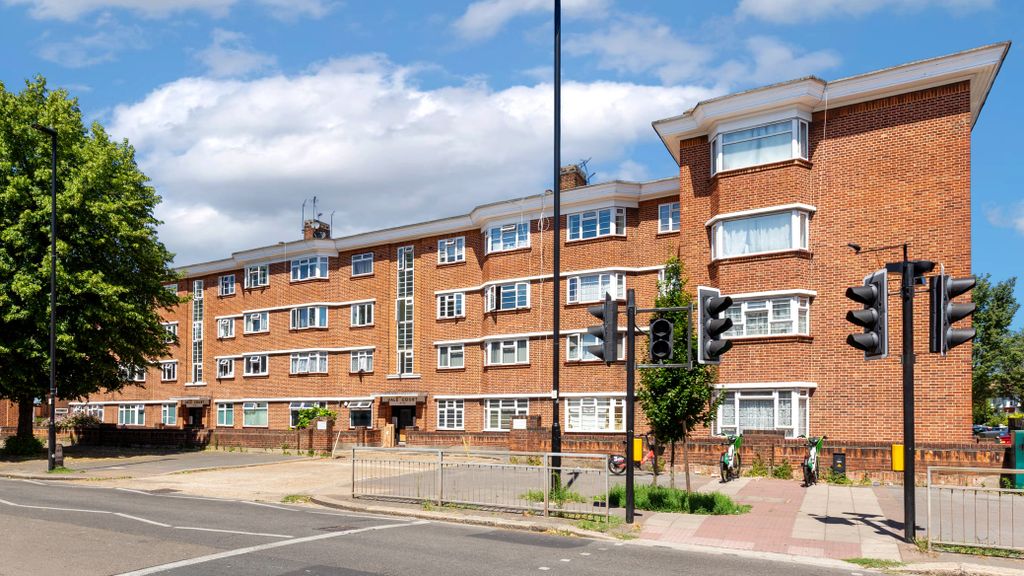 Property photo 1 of 9 21 Vale Court, Acton, London, W3 7Sa