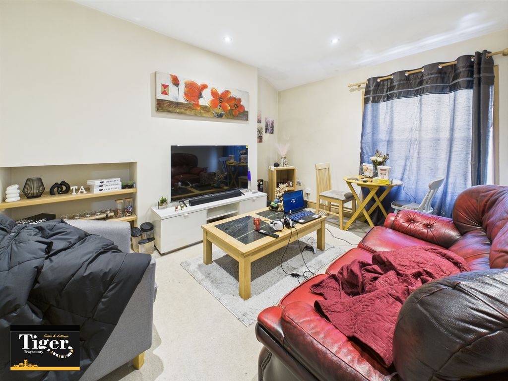 Property photo 2 of 6 Cam02176G0-Pr0594-Still002