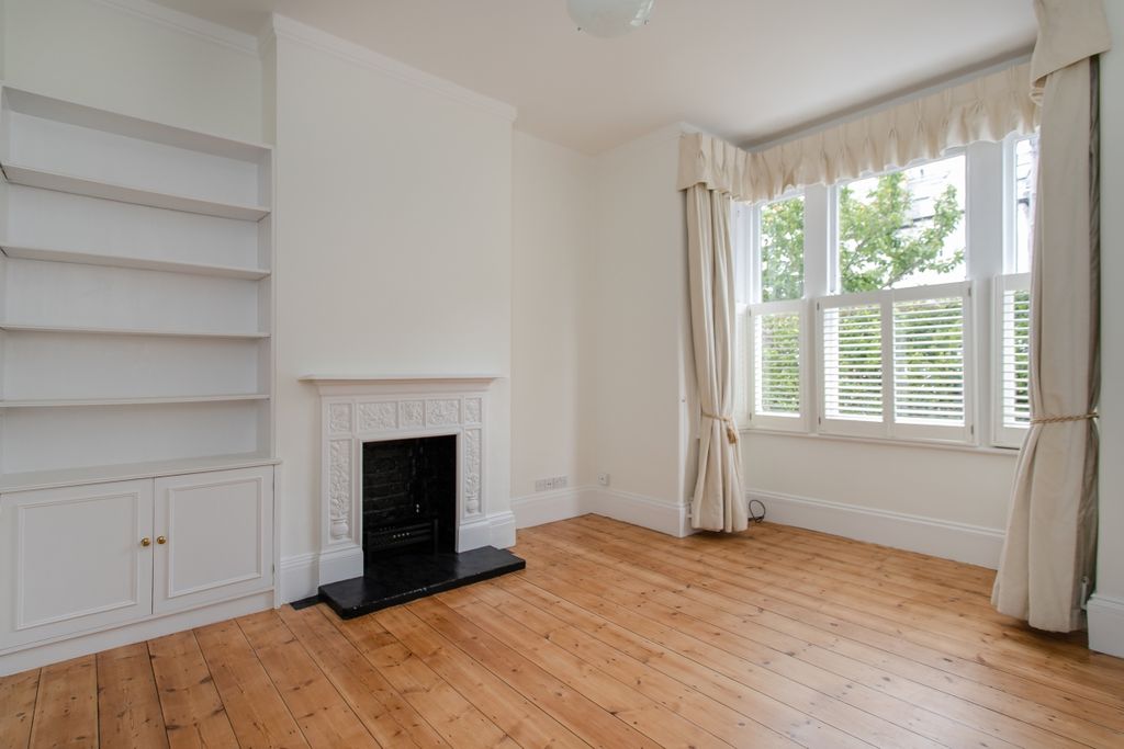 Property photo 2 of 18 30-Fernhurst-Road-10