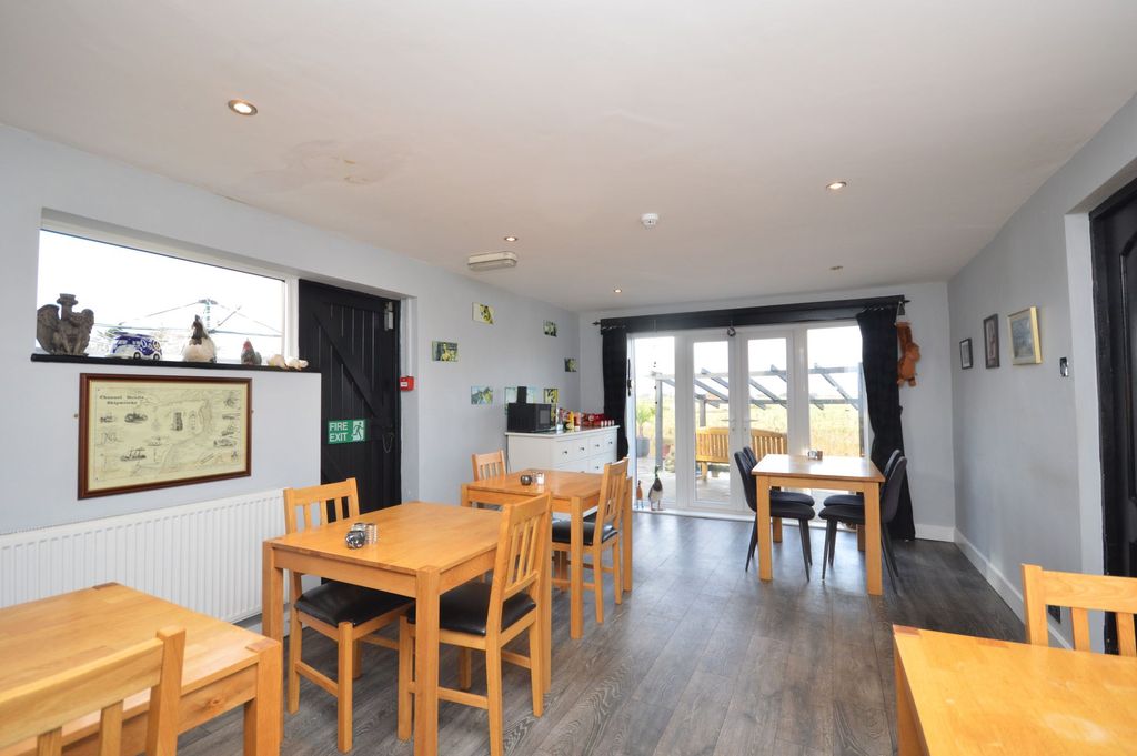 Property photo 3 of 27