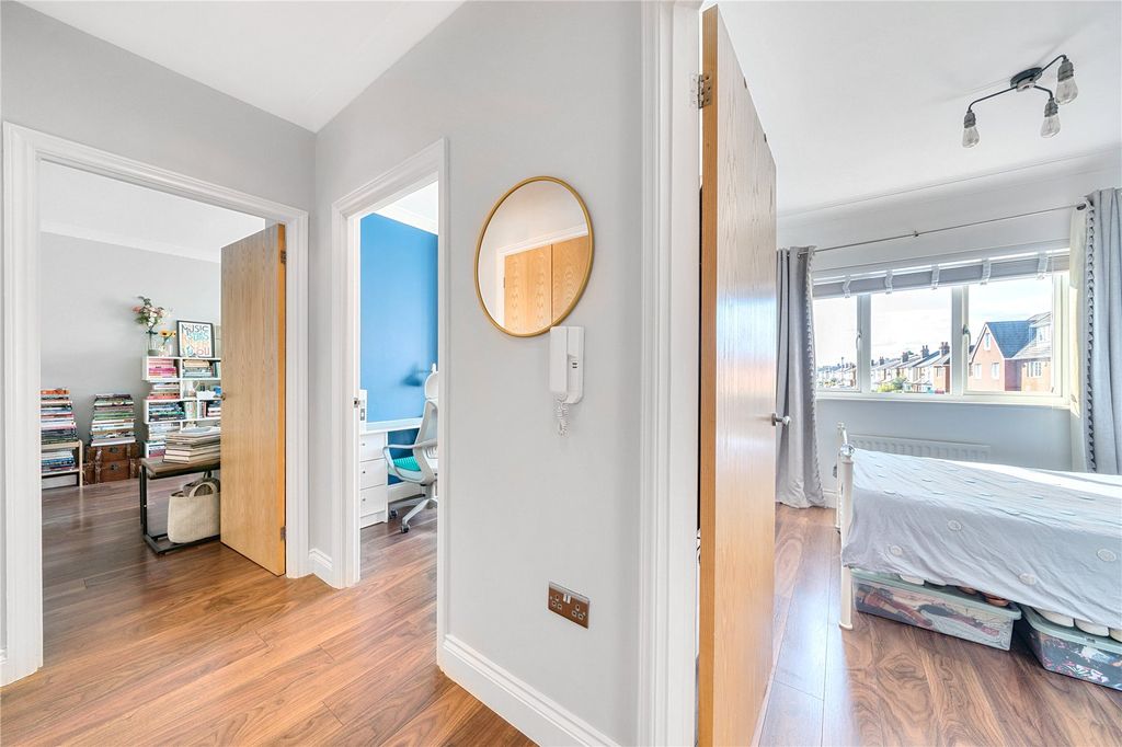 Property photo 2 of 19 Picture No. 14