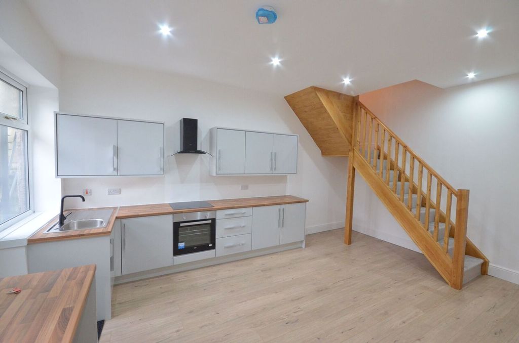 Property photo 1 of 13 Photo 3