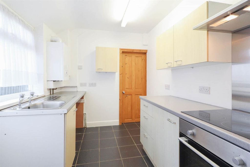 Property photo 1 of 11 Kitchen