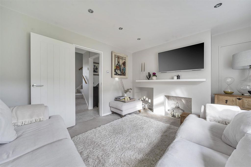 Property photo 3 of 30 Living Room