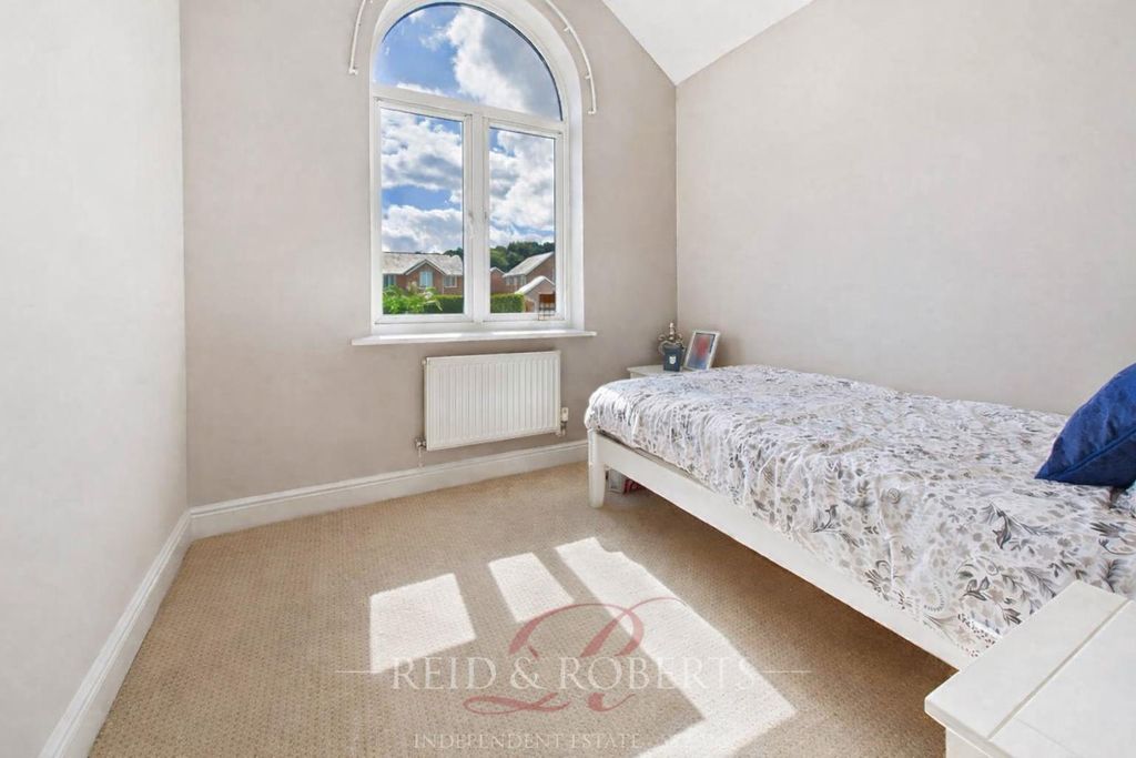 Property photo 2 of 29