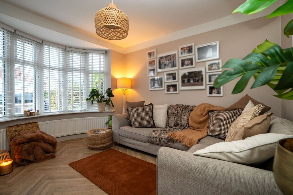 Property photo 1 of 30 Living Room