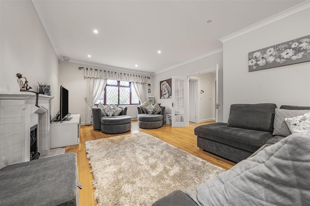 Property photo 3 of 23 Photo Dec 08 2025, 10 38 43 Am.Jpg