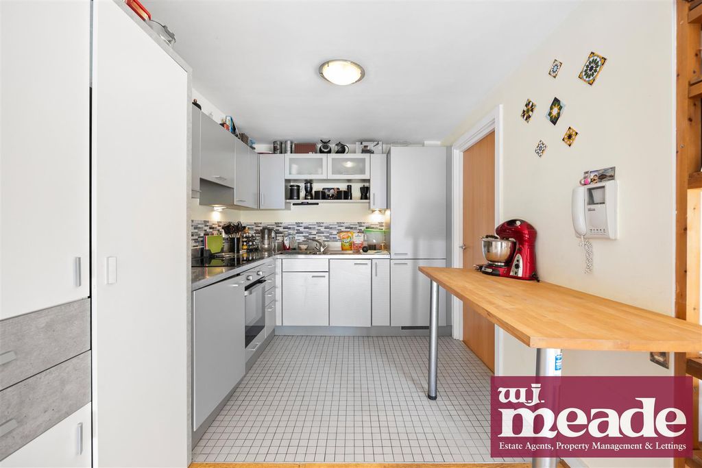 Property photo 3 of 14 Kitchen