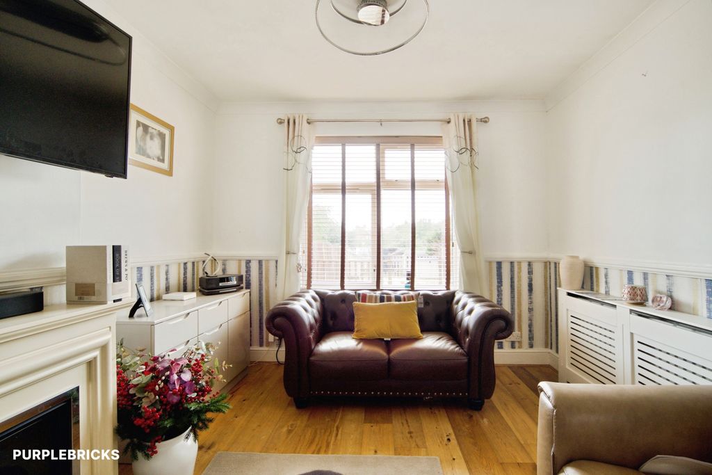 Property photo 3 of 24