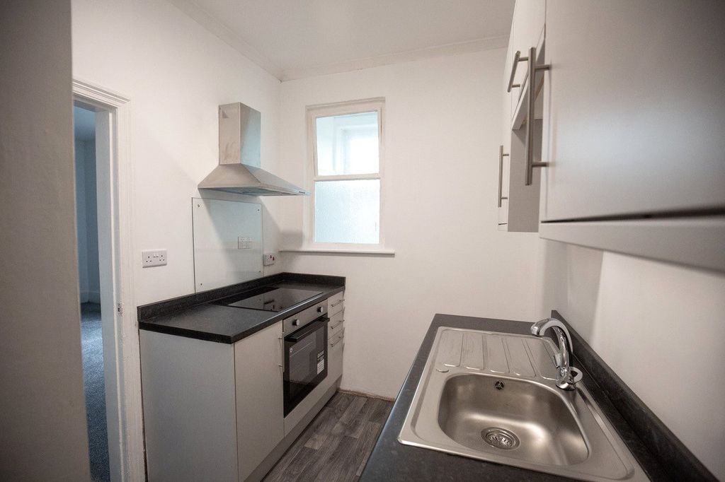 Property photo 3 of 12 Kitchen