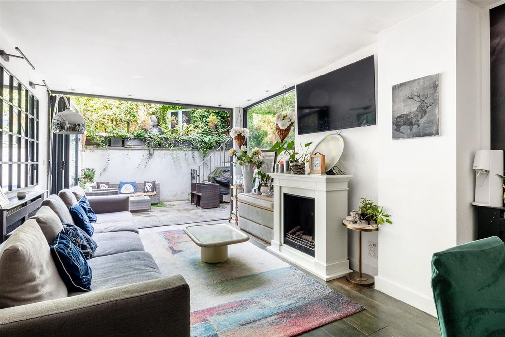 Property photo 2 of 14 Russell Road-15.Jpg