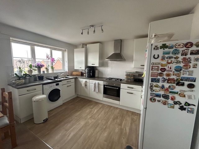 Property photo 3 of 5 Kitchen