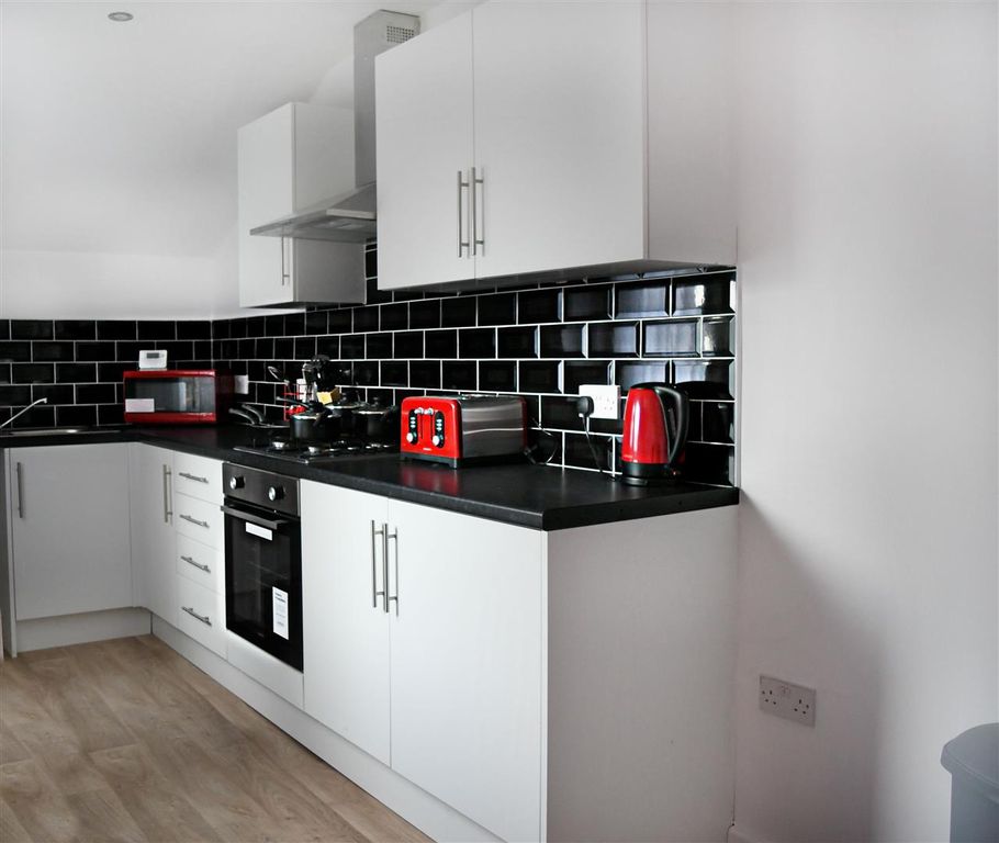 Property photo 2 of 9 Kitchen (6).Jpg