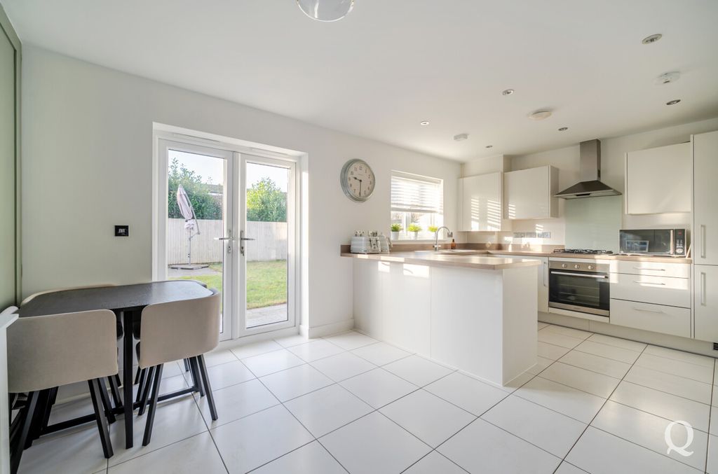 Property photo 2 of 23 c75A0Ff3-ee32-4dc...