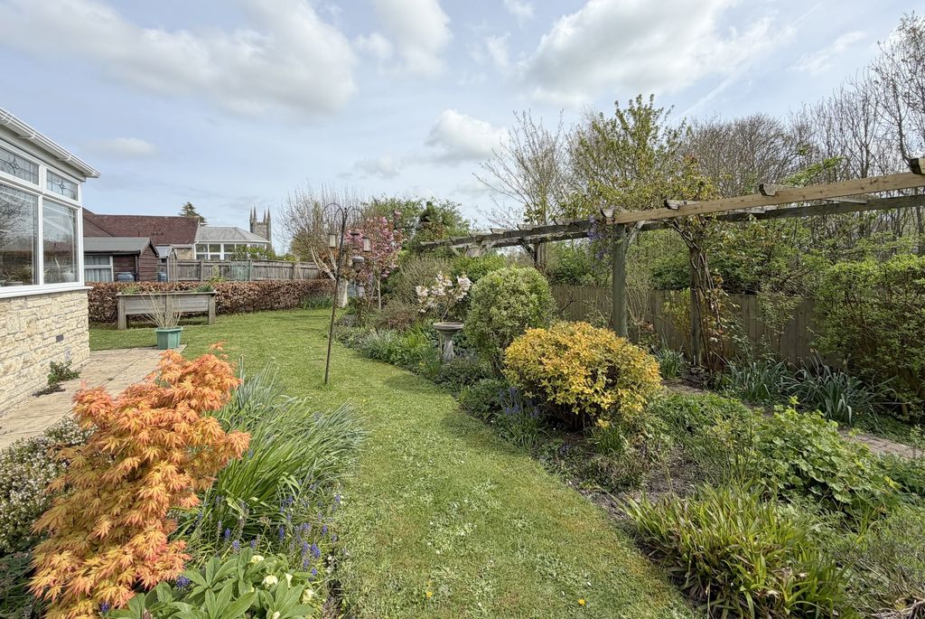 Property photo 2 of 16 Garden