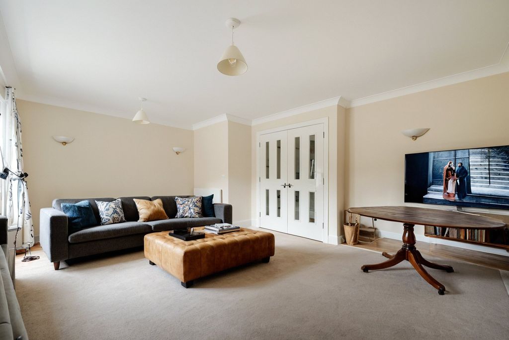 Property photo 2 of 15 Picture No. 19