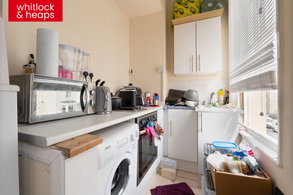 Property photo 2 of 7 Kit