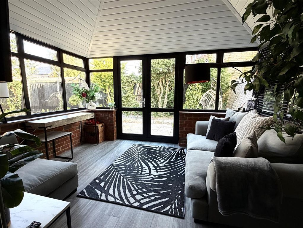 Property photo 3 of 16 Conservatory