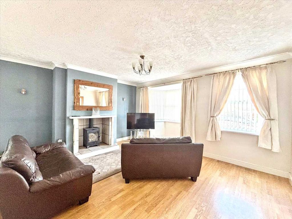 Property photo 2 of 19 Lounge