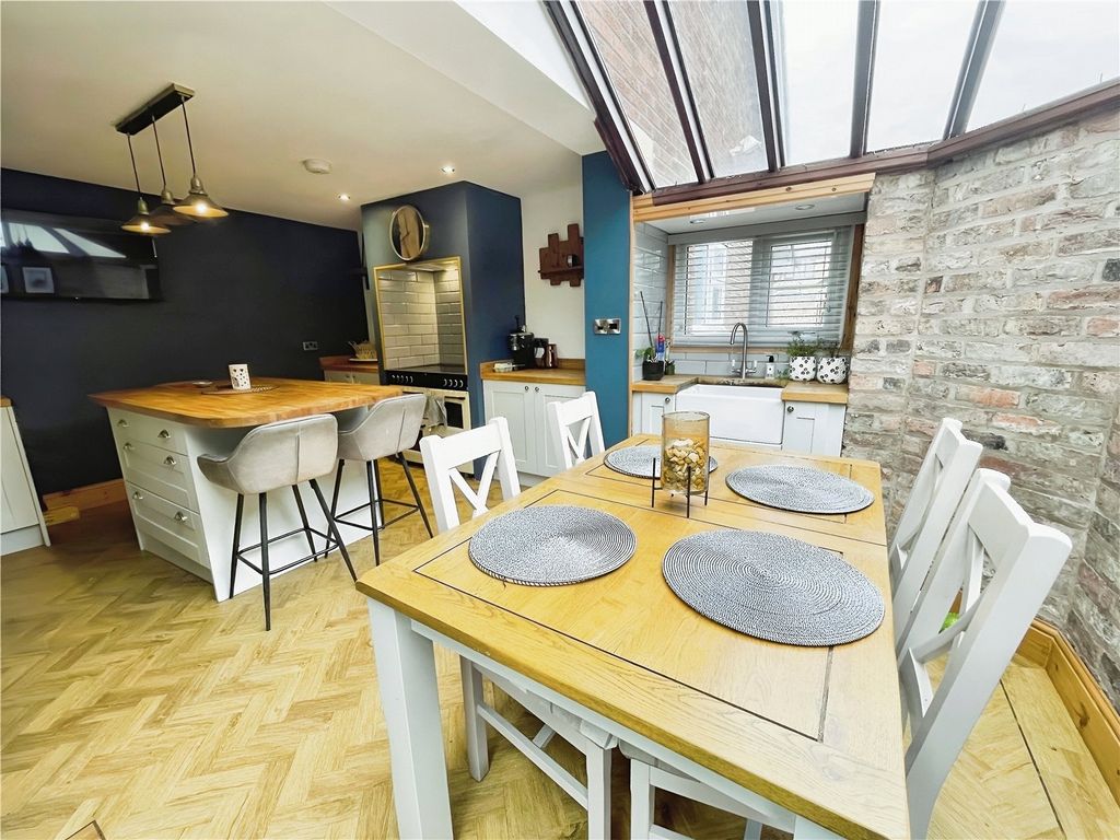 Property photo 2 of 26 Picture No. 81