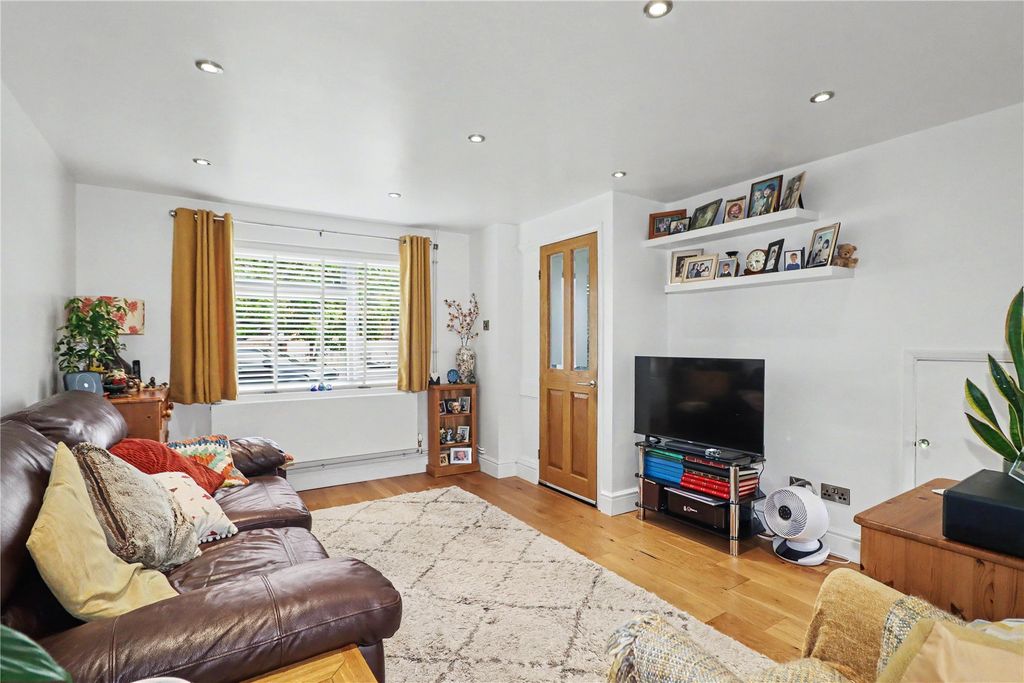 Property photo 2 of 15 Picture No. 12