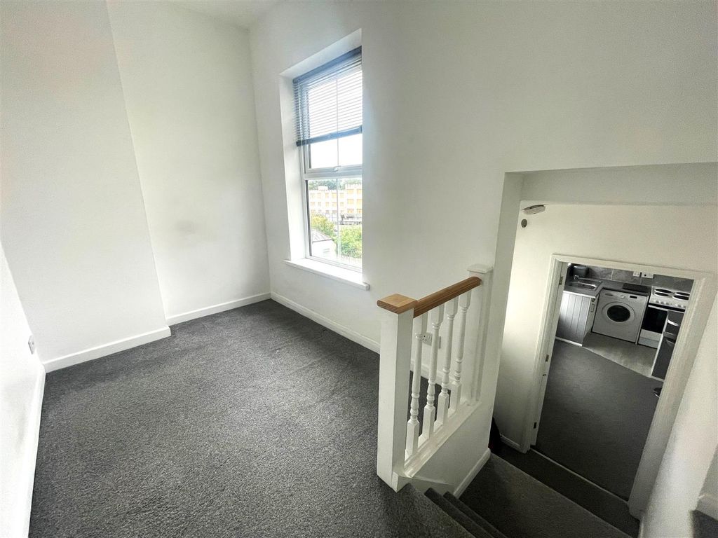 Property photo 3 of 7 Single Bedroom.Jpg