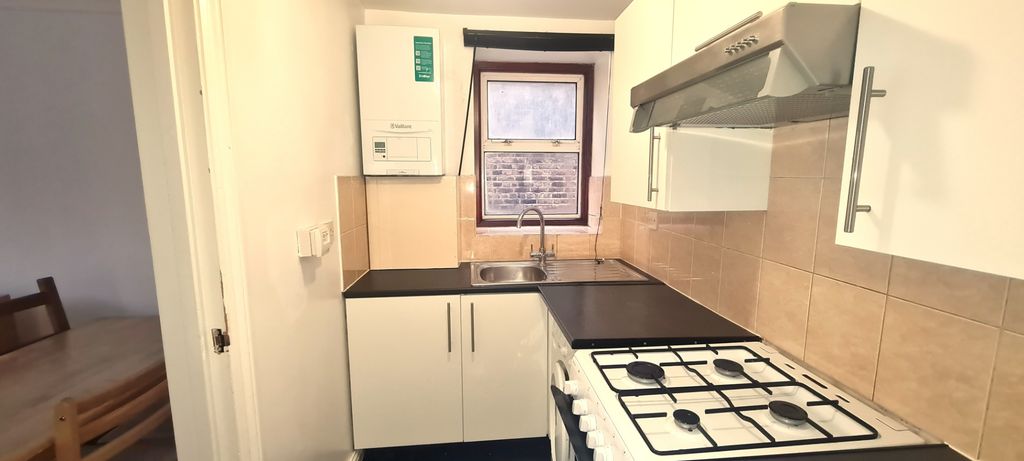 Property photo 2 of 7 Photo 4