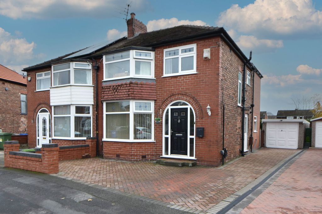 Property photo 2 of 27