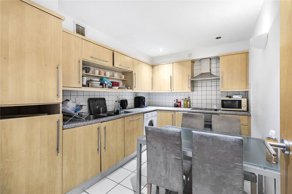 Property photo 2 of 9 Reception/Kitchen