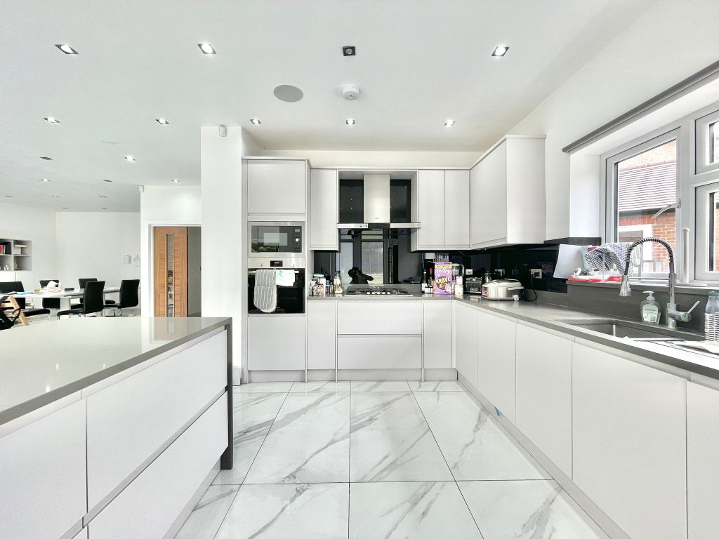 Property photo 3 of 28