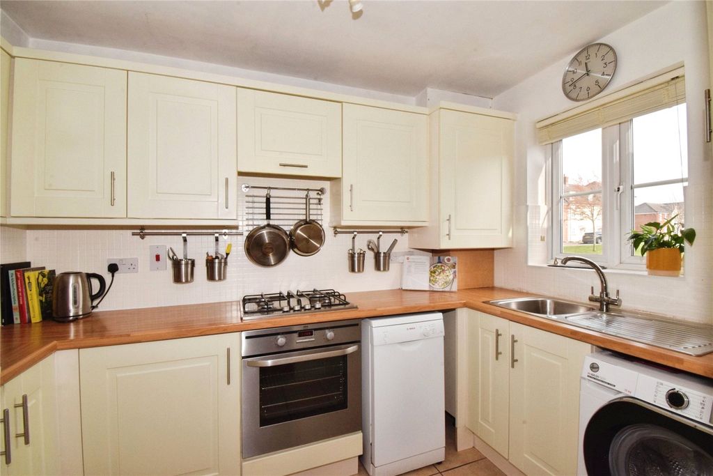 Property photo 3 of 22 Kitchen